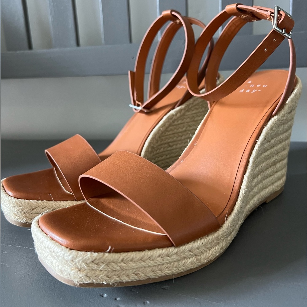 A New Day wedges NWOT size 7
